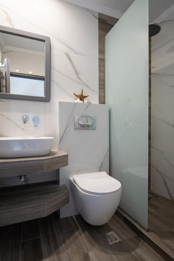 Studio Giannis Toroni Luaran gambar