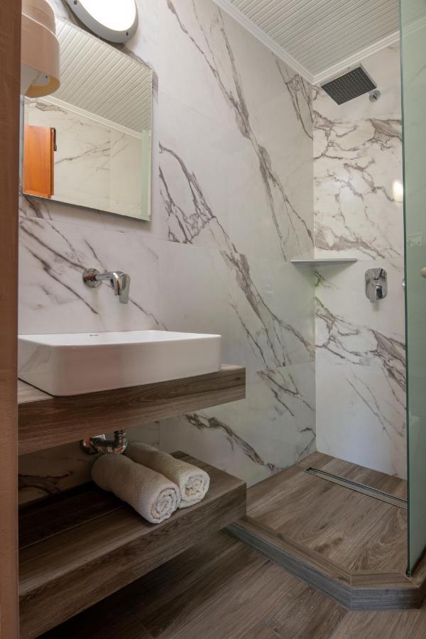 Studio Giannis Toroni Luaran gambar